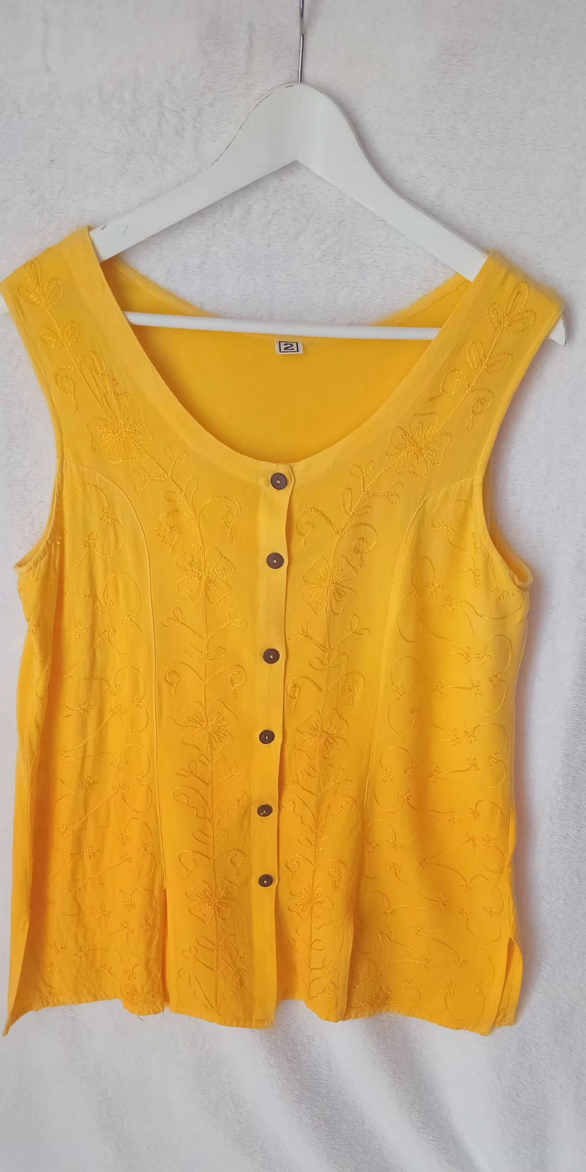 Top brodé dégradé jaune- T 2(M) Fabriqué en Inde-Neuf